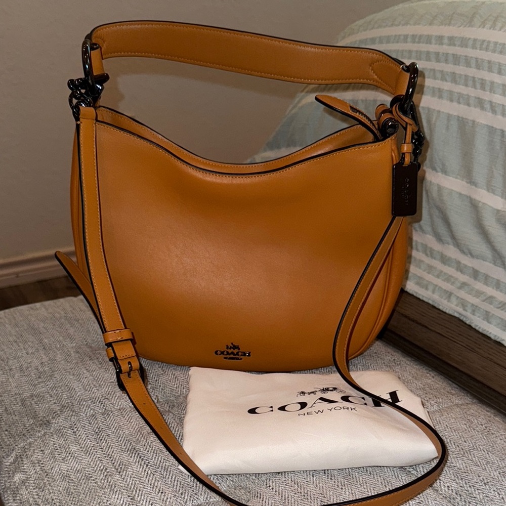 NWT, Coach gorgeous glovetanned  leather Nomad crossbody in dark butterscotch .